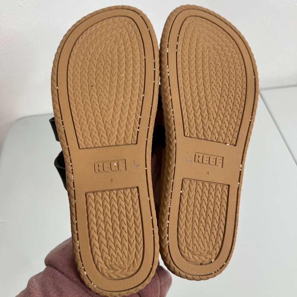 Reef Black Strappy Sandals‎ Size 9